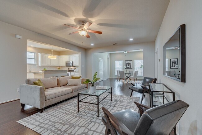 Foto del edificio - * MOVE IN SUMMER 2026 * $5000/$1000 per bed average 5 Bed 3.5 Bath Short Walk to TCU