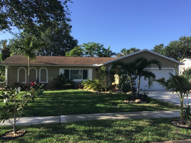 Building Photo - 833 Berkshire Dr