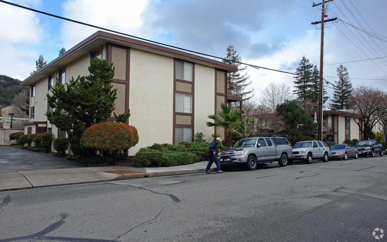 Building Photo - 310 1st St