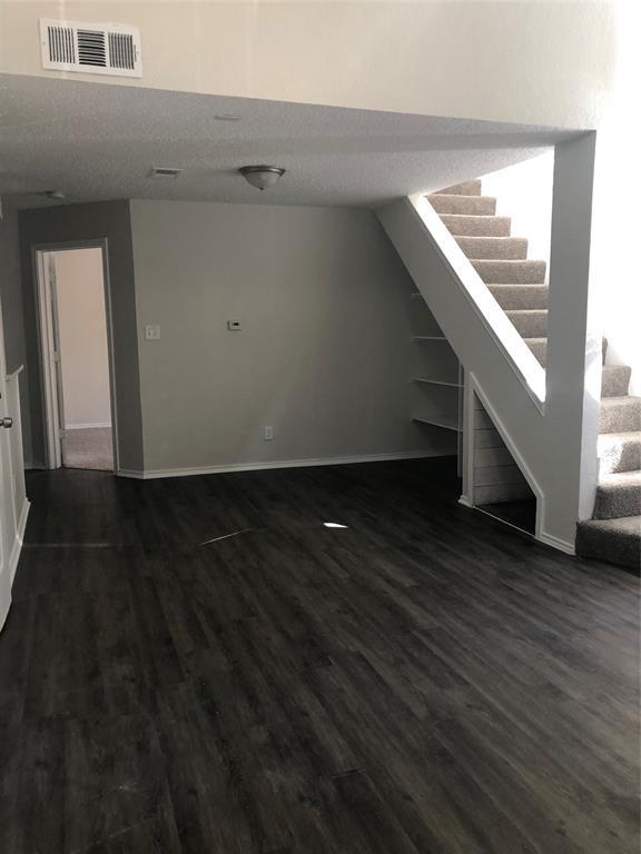 Foto del edificio - 9831 Walnut St