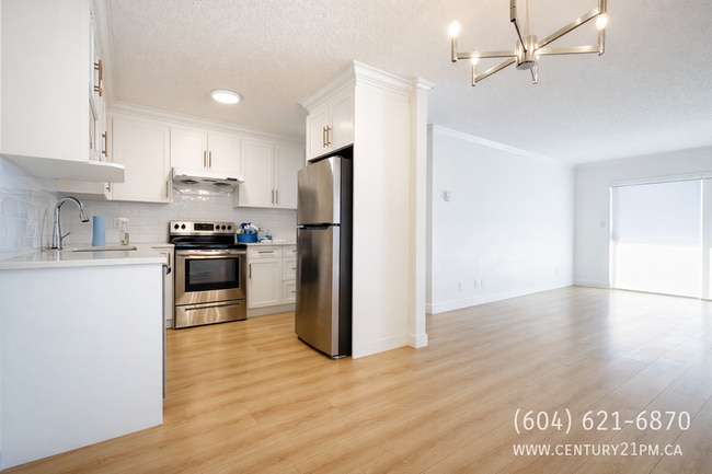 Building Photo - 3035 Clearbrook Rd
