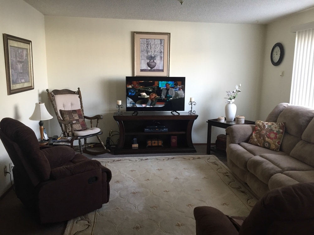 Interior Photo - 120 Rodeo Ave