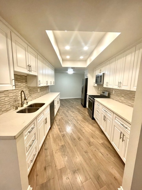 Large kitchen - 4444 Wilshire Blvd