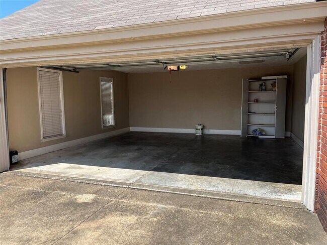 Foto del edificio - 1930 Chancellor Ridge Rd