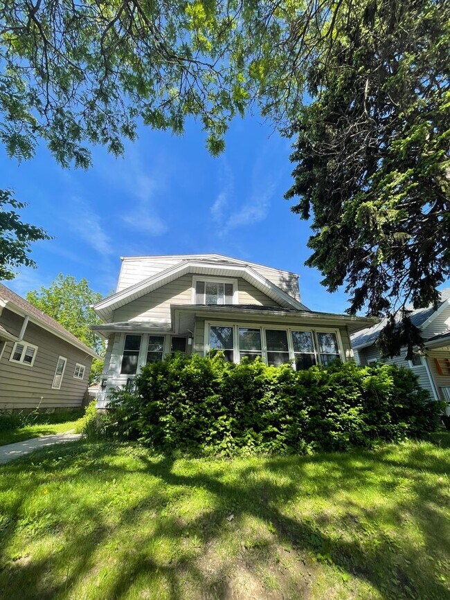 Building Photo - 3257 N Bremen St