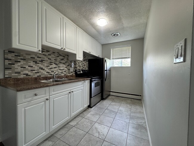 Building Photo - 2 bedroom apartment