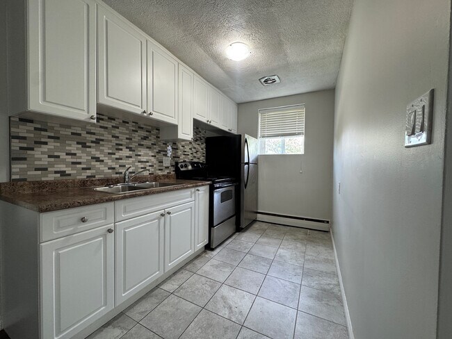 Building Photo - 2 bedroom apartment