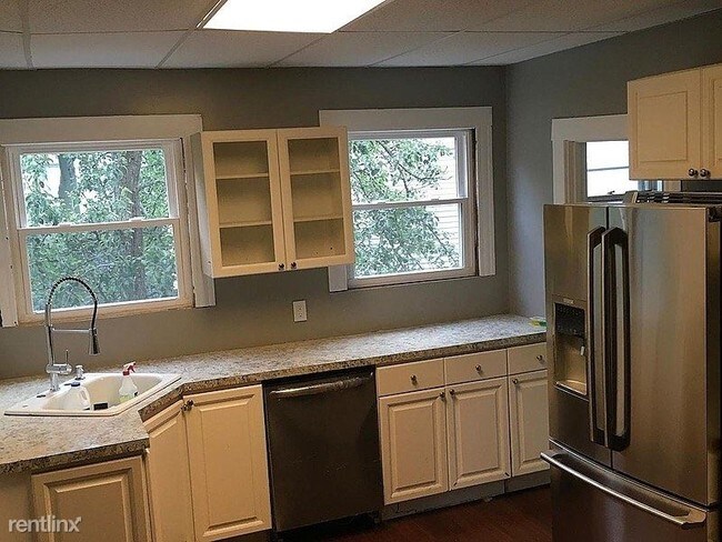Building Photo - 4 br, 1 bath Apartment - 66 Kimball Drive 2
