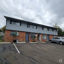 Building Photo - 1043 Lookingglass Rd