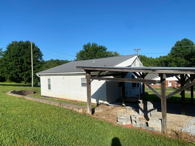 Building Photo - 1 Bedroom 1 Bath Home Located in Greene Co...