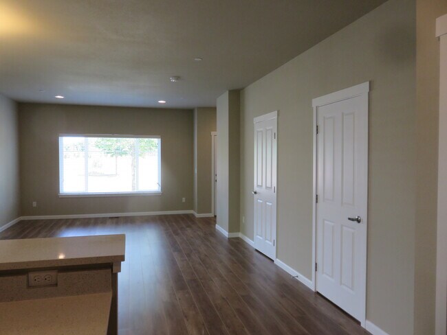 Building Photo - 4407 Briggs Dr SE