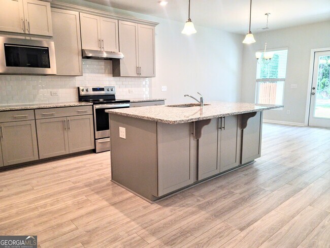 Building Photo - 579 Longleaf Dr