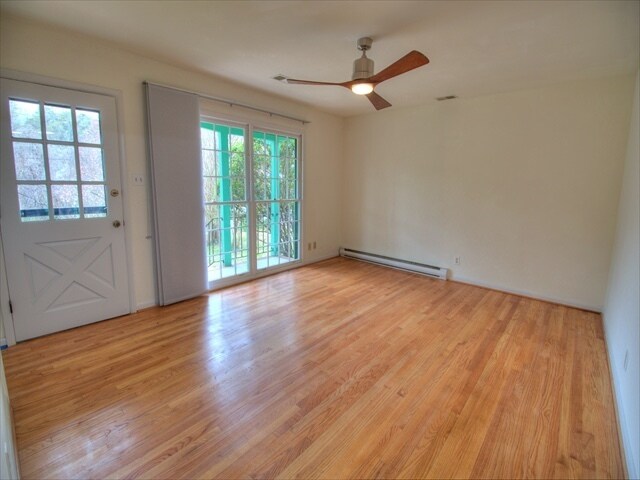 Building Photo - Recently Renovated 3 Bedroom 2 Bath Home i...