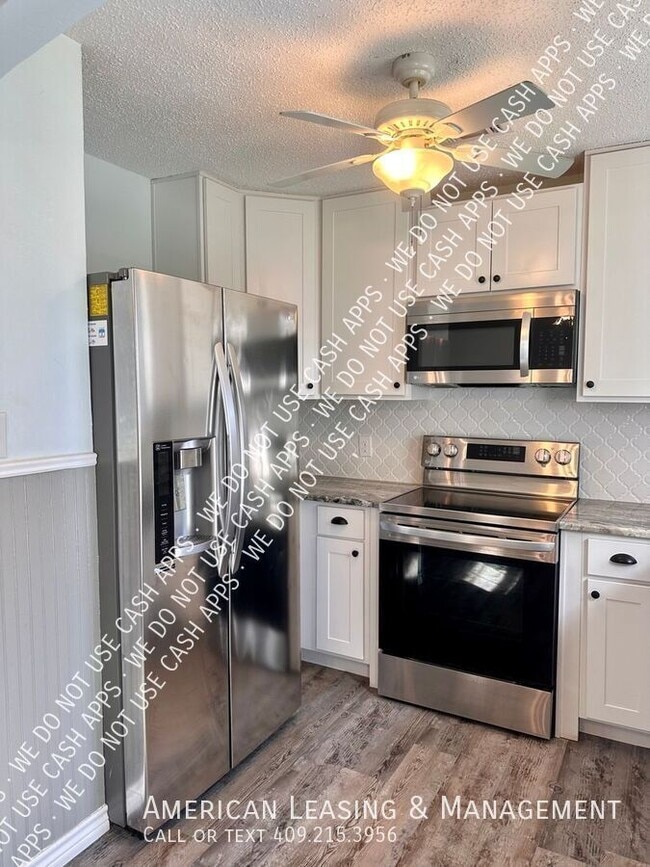 Building Photo - 819 Willow Oak St