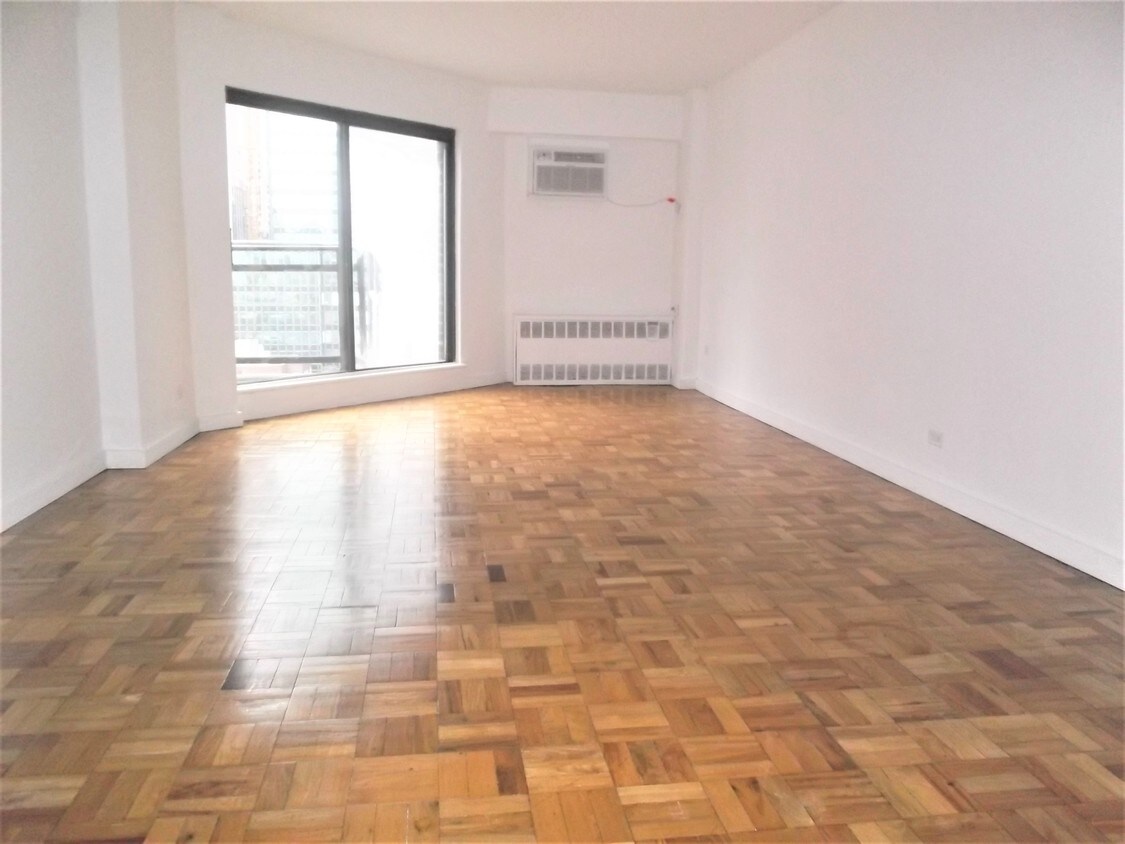 Foto principal - 300 E 51st St