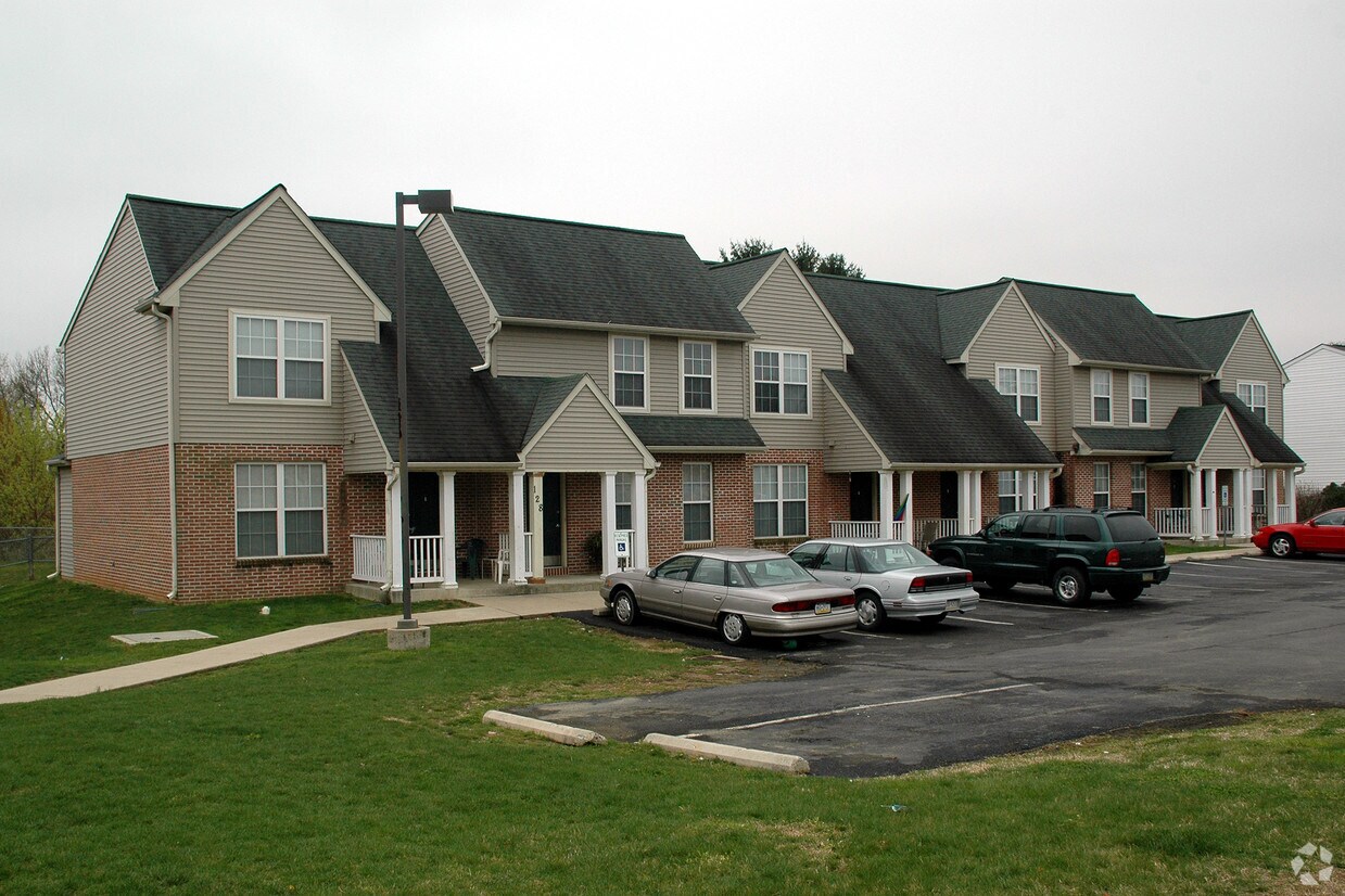 Foto del edificio - 128 Groffdale Dr