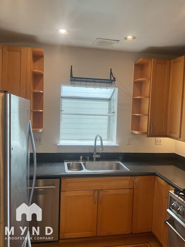 Foto del edificio - 626 Grizzly Peak Blvd