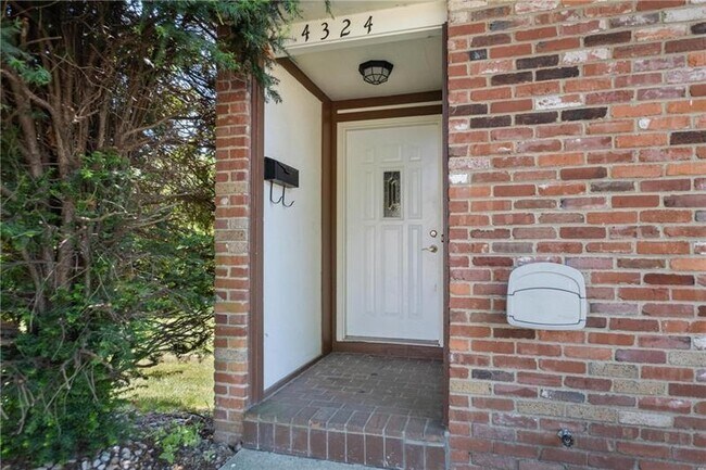 Foto del edificio - 4324 Hemlock Cir