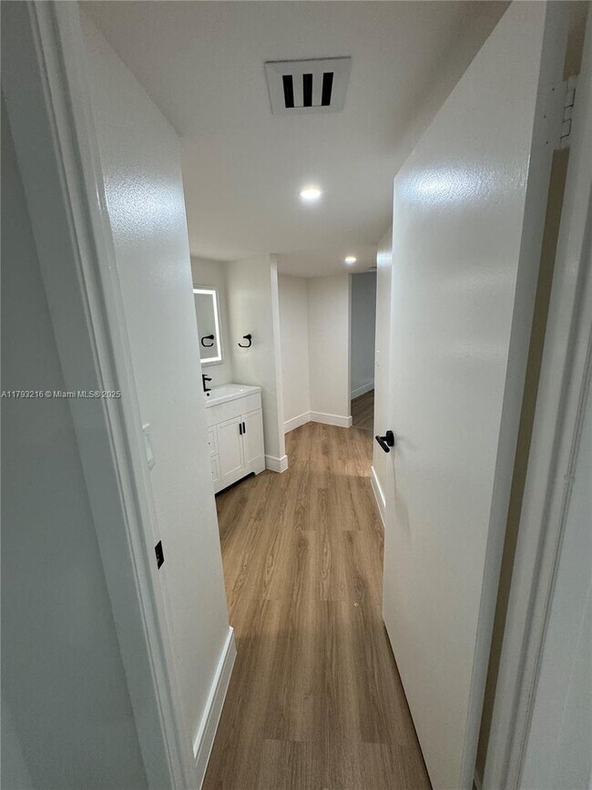 Foto del edificio - 3475 N Country Club Dr