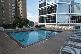 Building Photo - 433 S 7th St