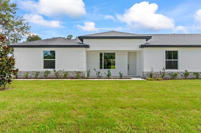 Building Photo - Experience luxury living on the 15th hole of the Pine Lakes Golf Course.