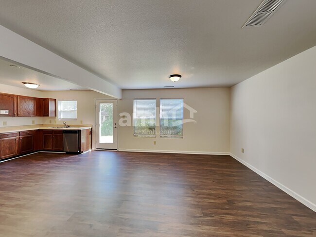 Foto del edificio - 386 Morning Dew Dr