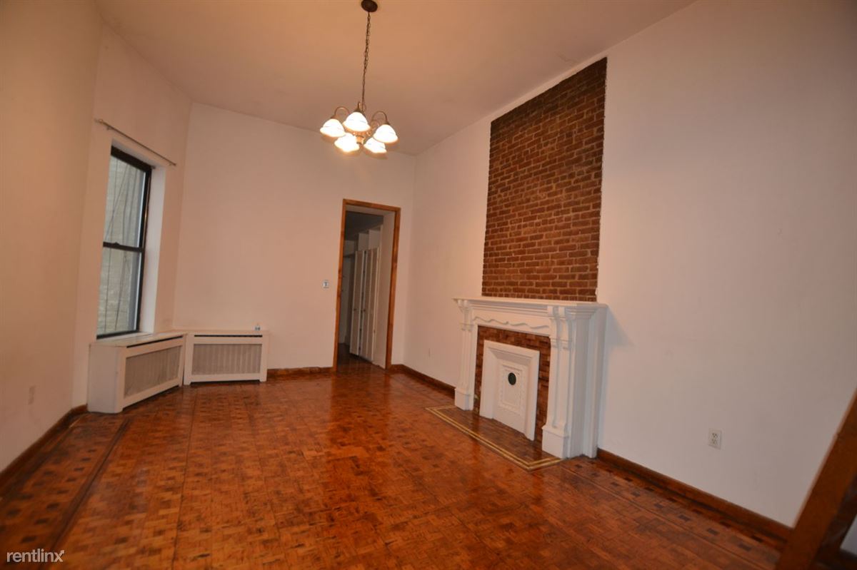 Building Photo - 44 W 76th St