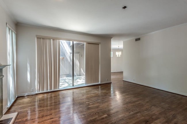 Building Photo - 268 Litchfield Ln