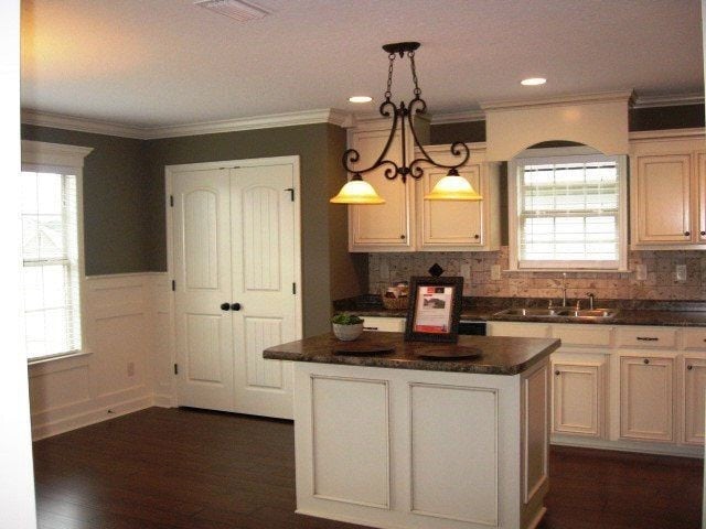 Building Photo - Elegant Retreat in Nelson Hill Subdivision...