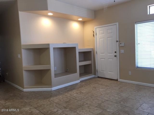 Foto del edificio - 1351 N Pleasant Dr