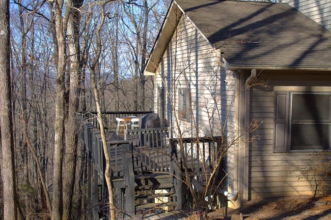 Building Photo - Fairview home 4 bedroom 3 1/2 bathroom home