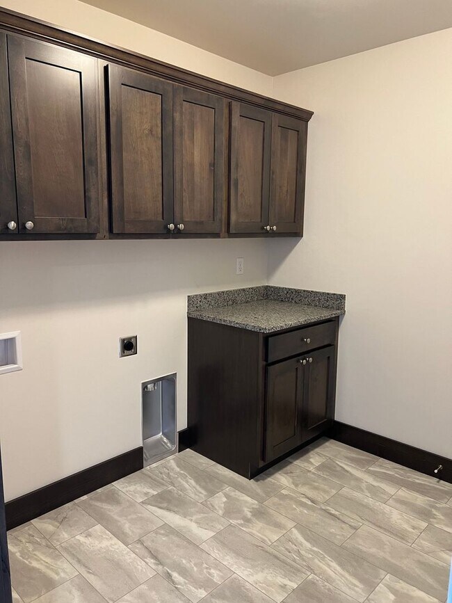 Foto del edificio - 3 Bed 2.5 Bath with double attached garage in Belgrade