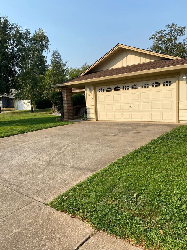 Building Photo - Beautiful Home in the Woodhaven Subdivision