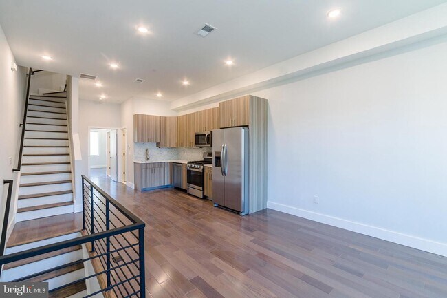 Building Photo - 1221 N 15th St