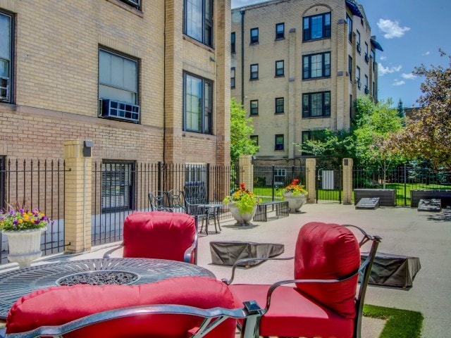 Building Photo - Belmont Buckingham