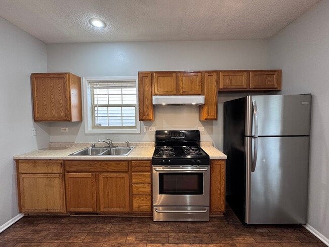 Building Photo - Available 8/1- Single Family home 2Bed 1ba...