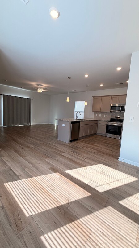 Foto del edificio - 1428 Donhill Dr