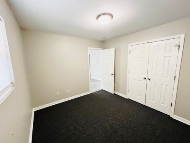 Building Photo - 1143 Alexander St