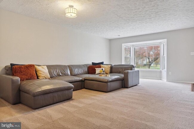 Foto del edificio - 6103 Red Squirrel Pl