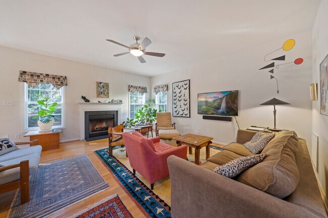 Building Photo - Gorgeous Home in Windsor Park Chapel Hill!