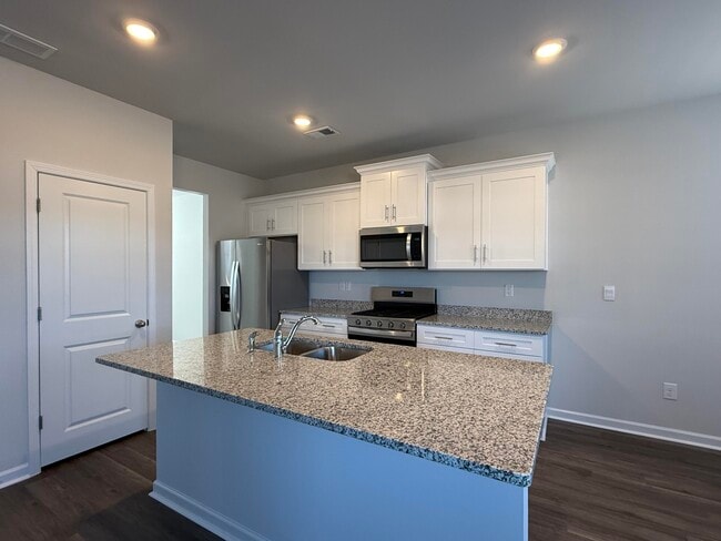 Building Photo - 935 Raghorn Rd