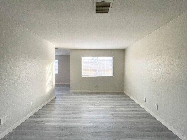 Foto del edificio - 1834 N Decatur Blvd