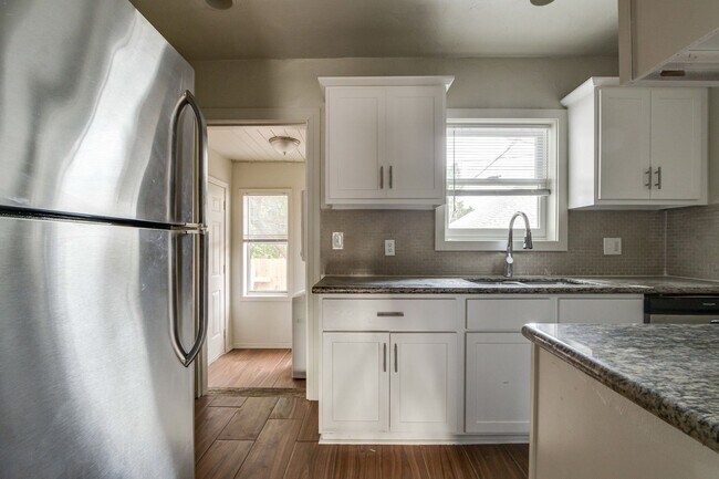 Foto del edificio - Charming Updated 1-Bedroom Home in Great L...