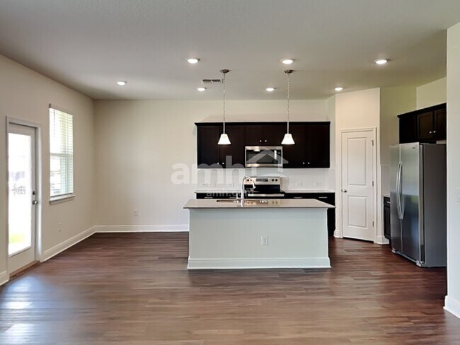 Foto del edificio - 14530 Cedar Mill Dr