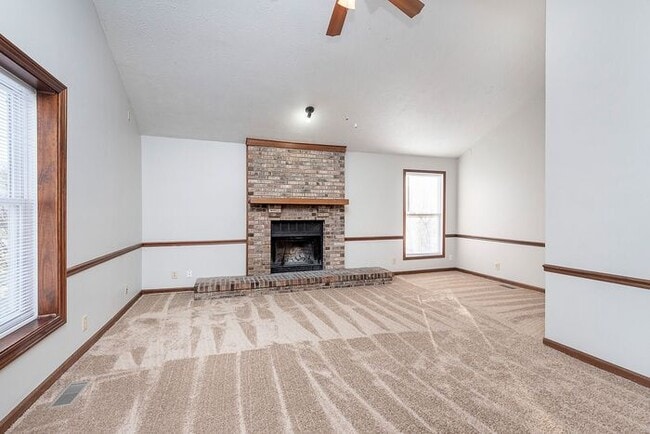 Foto del edificio - 3 Bedroom 2 Full Bath Ranch in Peaceful Geist Valley Estates