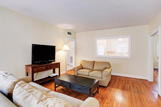 Foto del edificio - 2313 Wroxton Rd