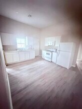 Building Photo - 2105 Laurel Ave