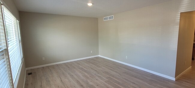 Building Photo - 403 28th Ave Ct