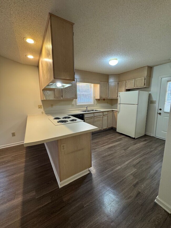 Building Photo - 111 Birdie Ct