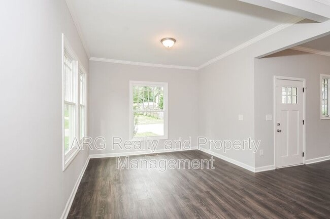 Building Photo - 393 Atwood St SW